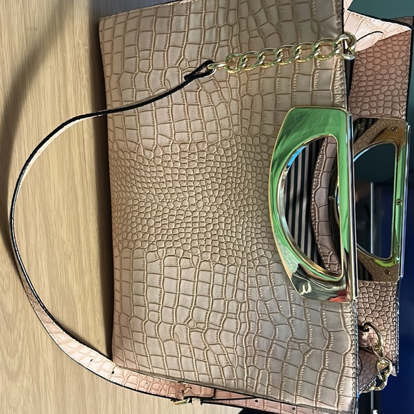 GIANNI BINI Purse Soft Pink Crocodile Print with Gold Hardware - Picture 4 of 8